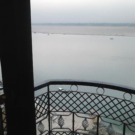 Leela Pensión Varanasi Exterior foto