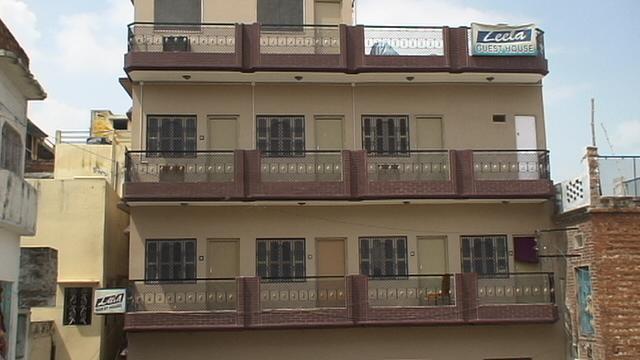 Leela Pensión Varanasi Exterior foto
