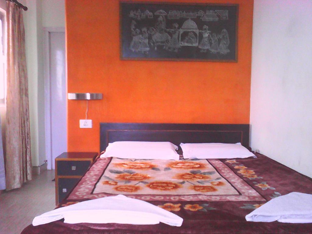 Leela Pensión Varanasi Exterior foto