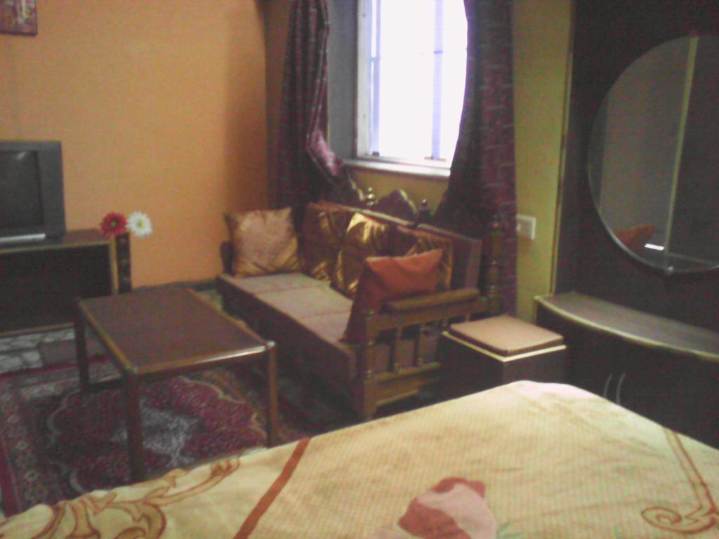 Leela Pensión Varanasi Habitación foto