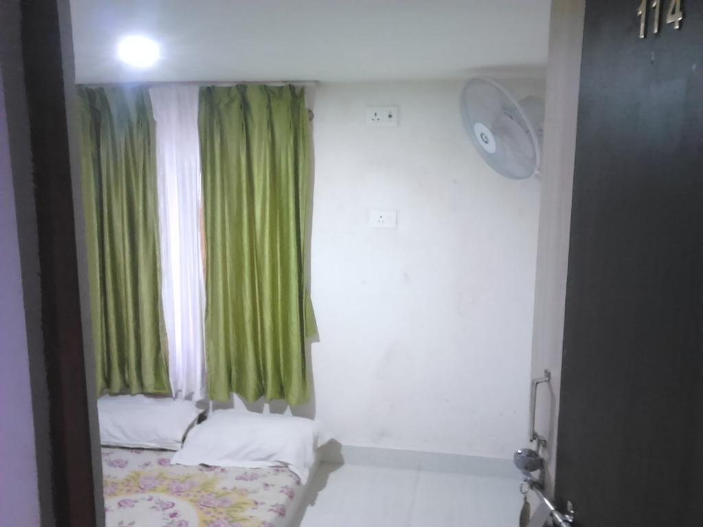 Leela Pensión Varanasi Habitación foto
