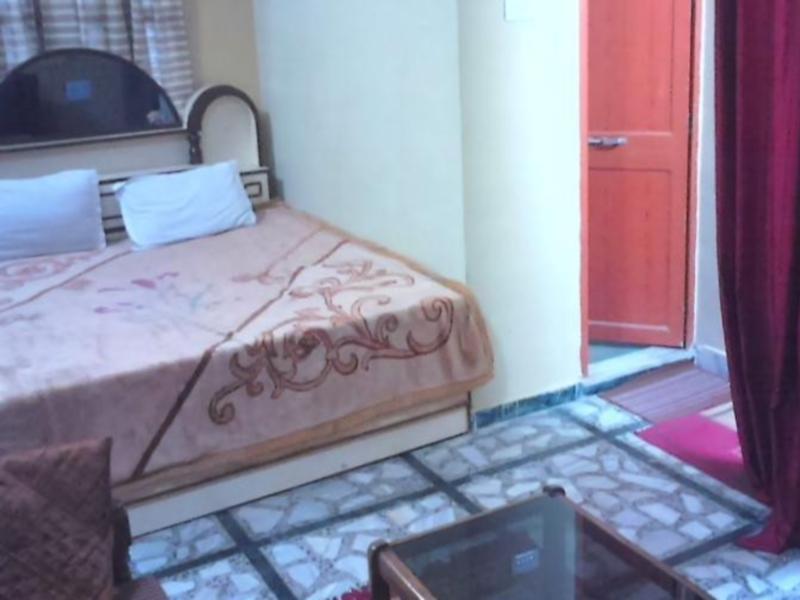 Leela Pensión Varanasi Exterior foto