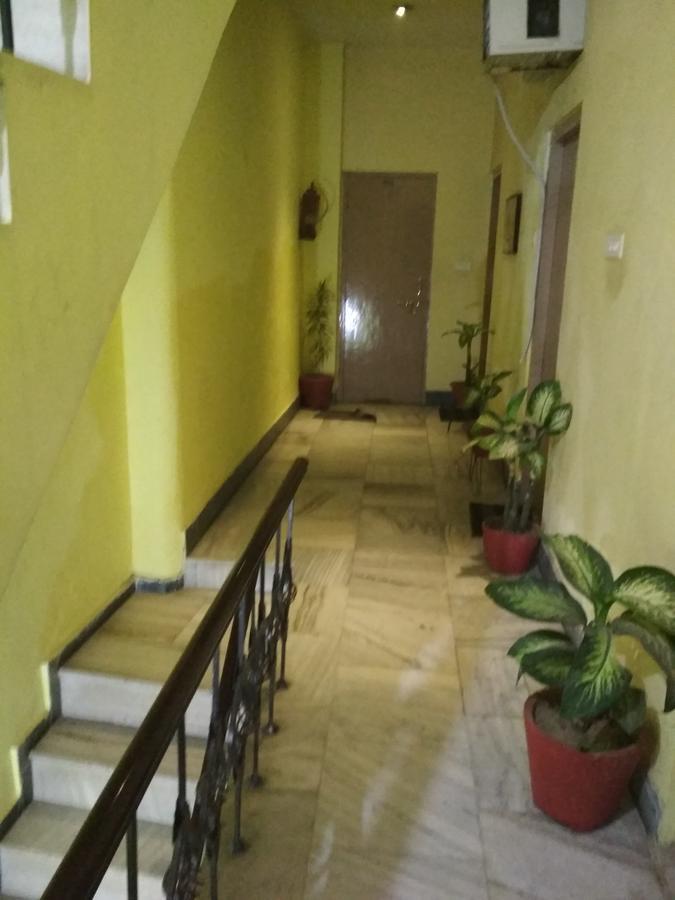 Leela Pensión Varanasi Exterior foto