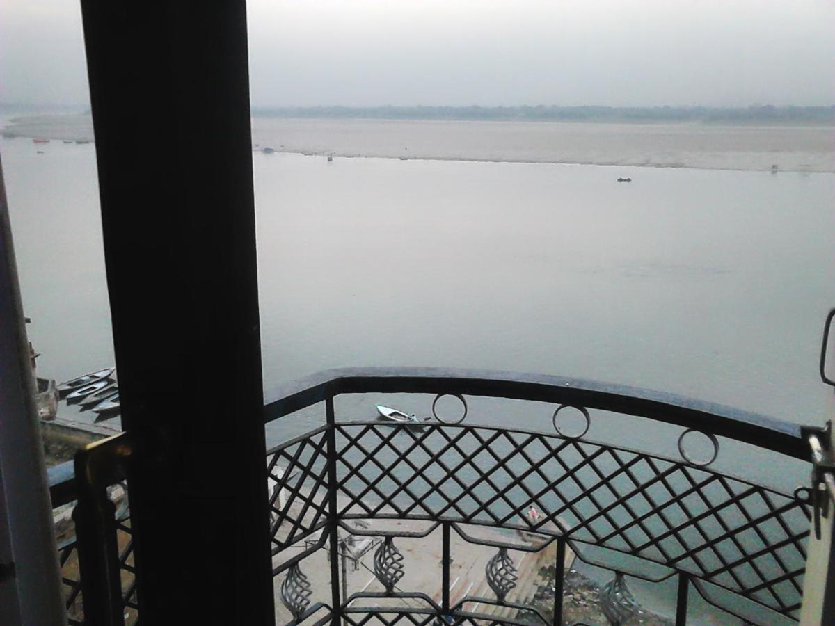 Leela Pensión Varanasi Exterior foto